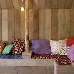 In De Aap - & 4*