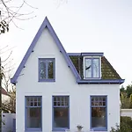 In De Aap - & 4*